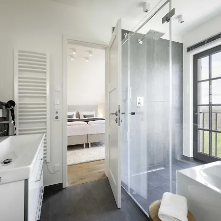 Reetland Am - Luxus Reetdachvilla Mit 3 Schlafzimmern, Sauna Und Kamin E07 Dranske